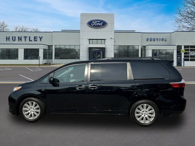 Used 2017 Toyota Sienna XLE Premium AWD/4WD image 6