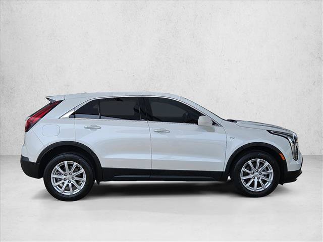 Used 2022 Cadillac XT4 Luxury w/ Cold Weather Package FWD image 4