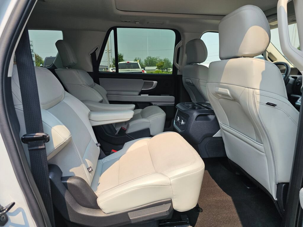 Certified 2025 Ford Expedition Max Platinum w/ Driver's Package AWD/4WD image 13