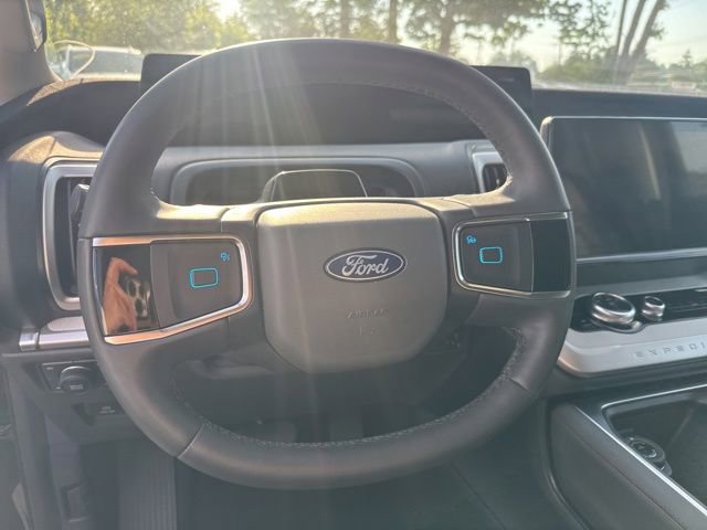 Certified 2025 Ford Expedition Active AWD/4WD image 27