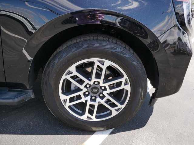 Certified 2025 Ford Expedition Active AWD/4WD image 6