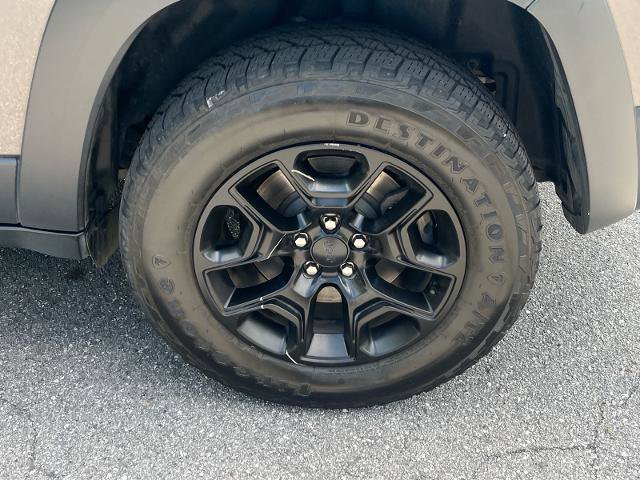 Used 2019 Jeep Cherokee Trailhawk w/ Comfort/Convenience Group AWD/4WD image 21