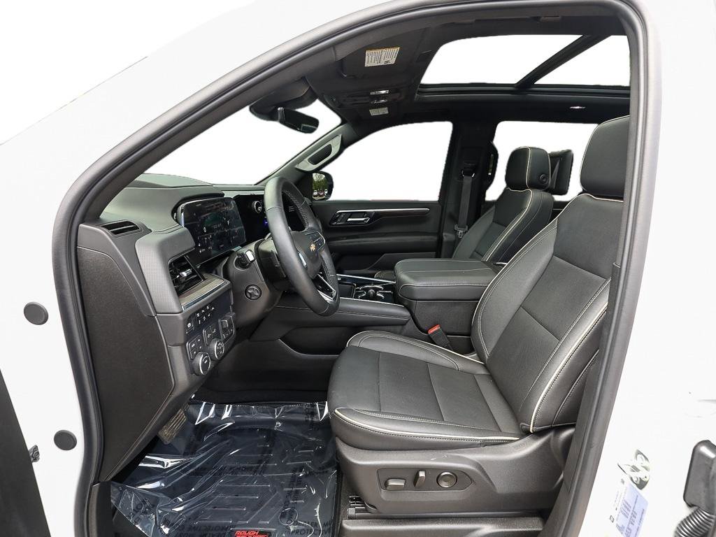 Used 2025 Chevrolet Tahoe Premier AWD/4WD image 12