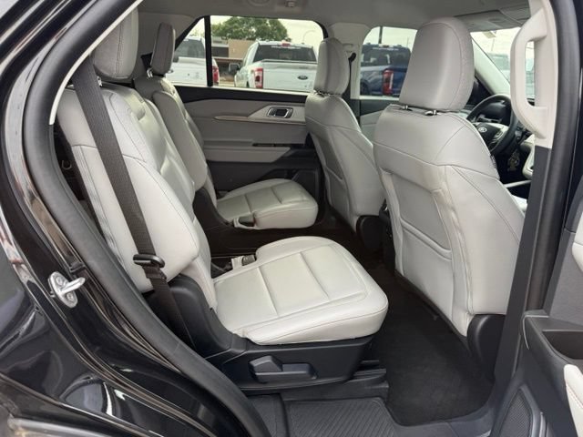 Certified 2025 Ford Explorer Active w/ Active Comfort Package AWD/4WD image 13