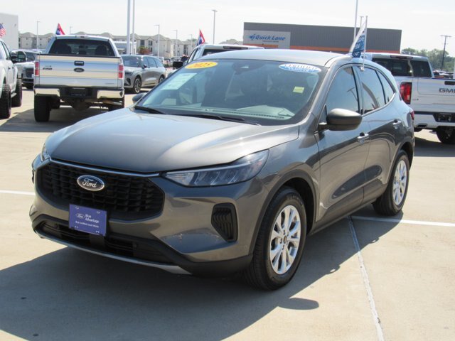 Certified 2025 Ford Escape Active FWD image 2