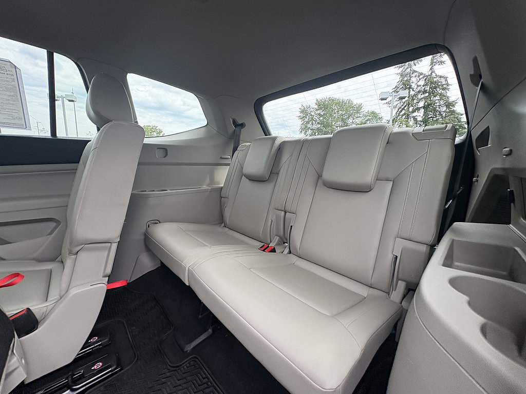 Used 2018 Volkswagen Atlas SEL w/ R-Line Package AWD/4WD image 38