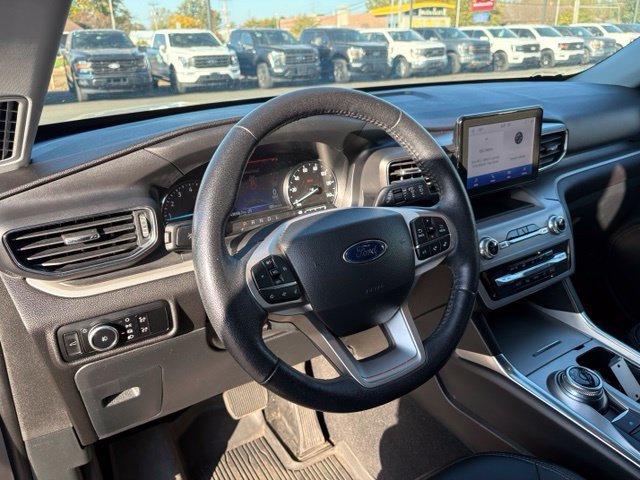 Certified 2023 Ford Explorer XLT w/ Equipment Group 202A AWD/4WD image 4