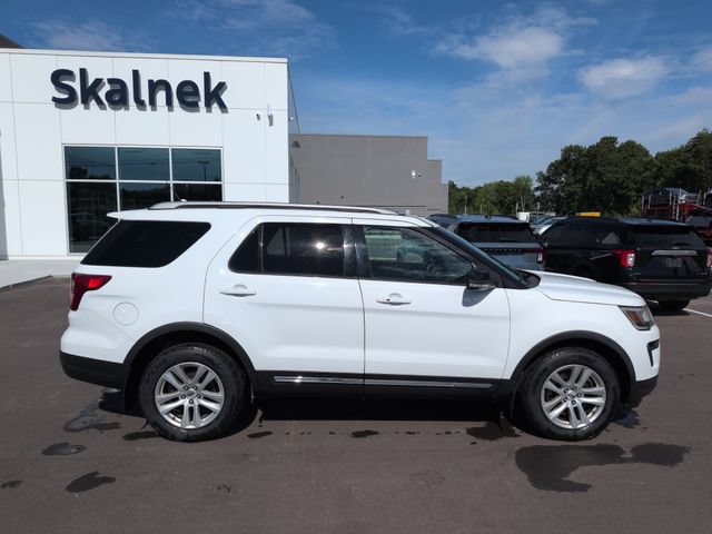 Certified 2018 Ford Explorer XLT w/ Equipment Group 202A AWD/4WD image 8