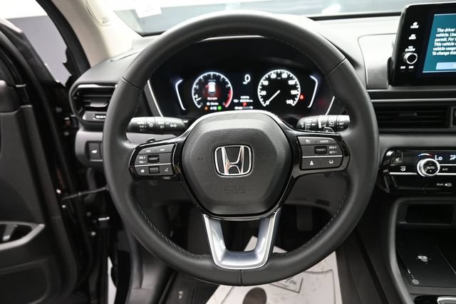 Used 2025 Honda Pilot Touring image 15