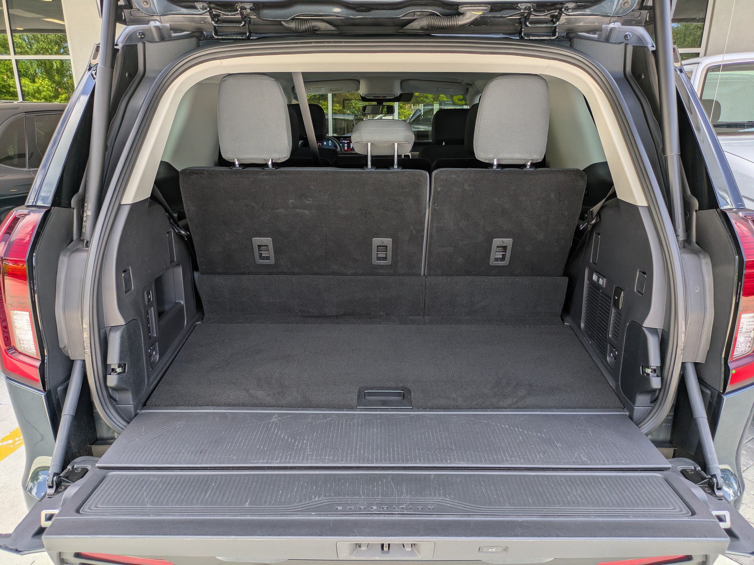 Certified 2025 Ford Expedition Active AWD/4WD image 13