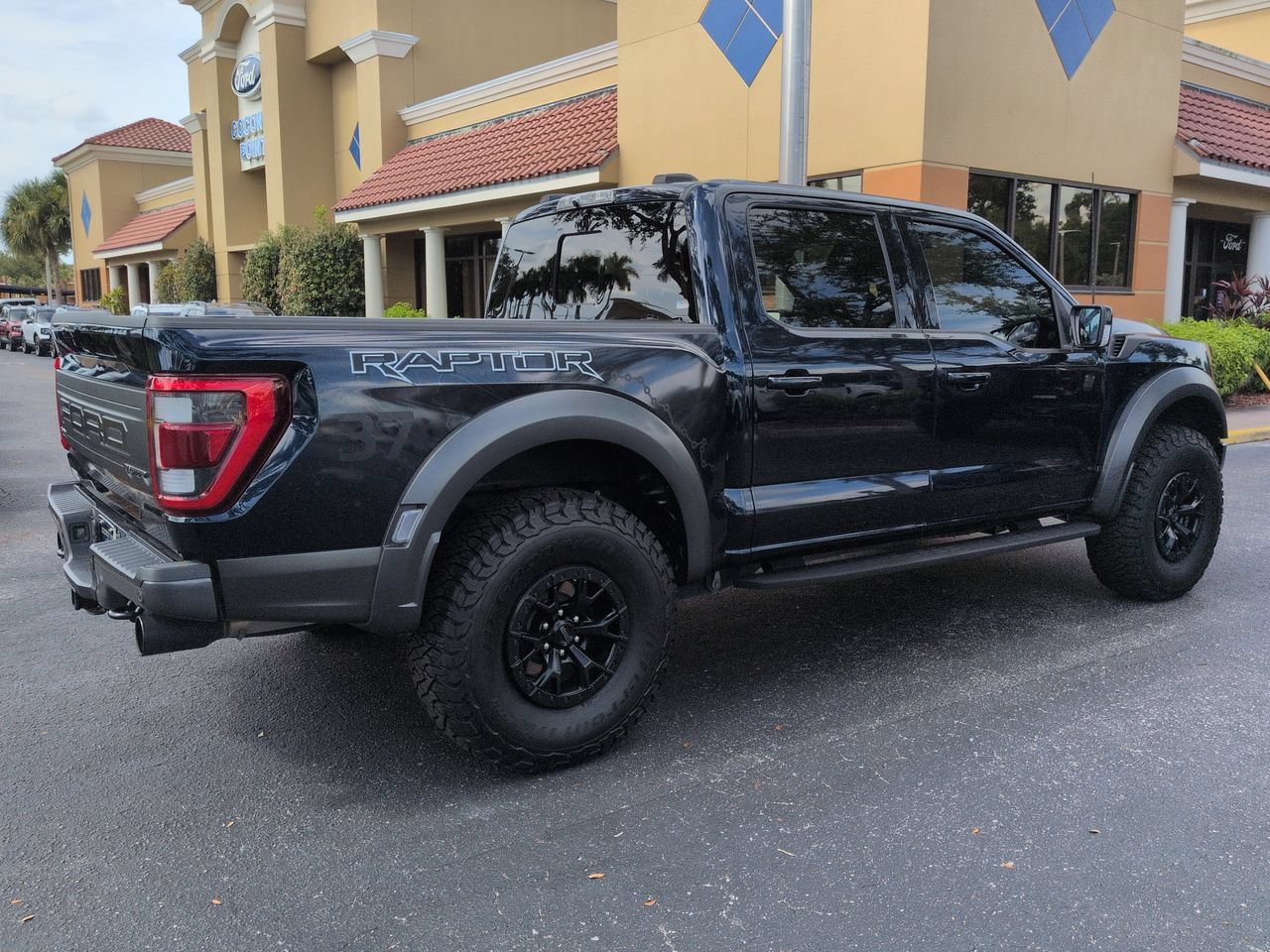 Certified 2023 Ford F150 Raptor w/ Raptor 37 Performance Package AWD/4WD image 4