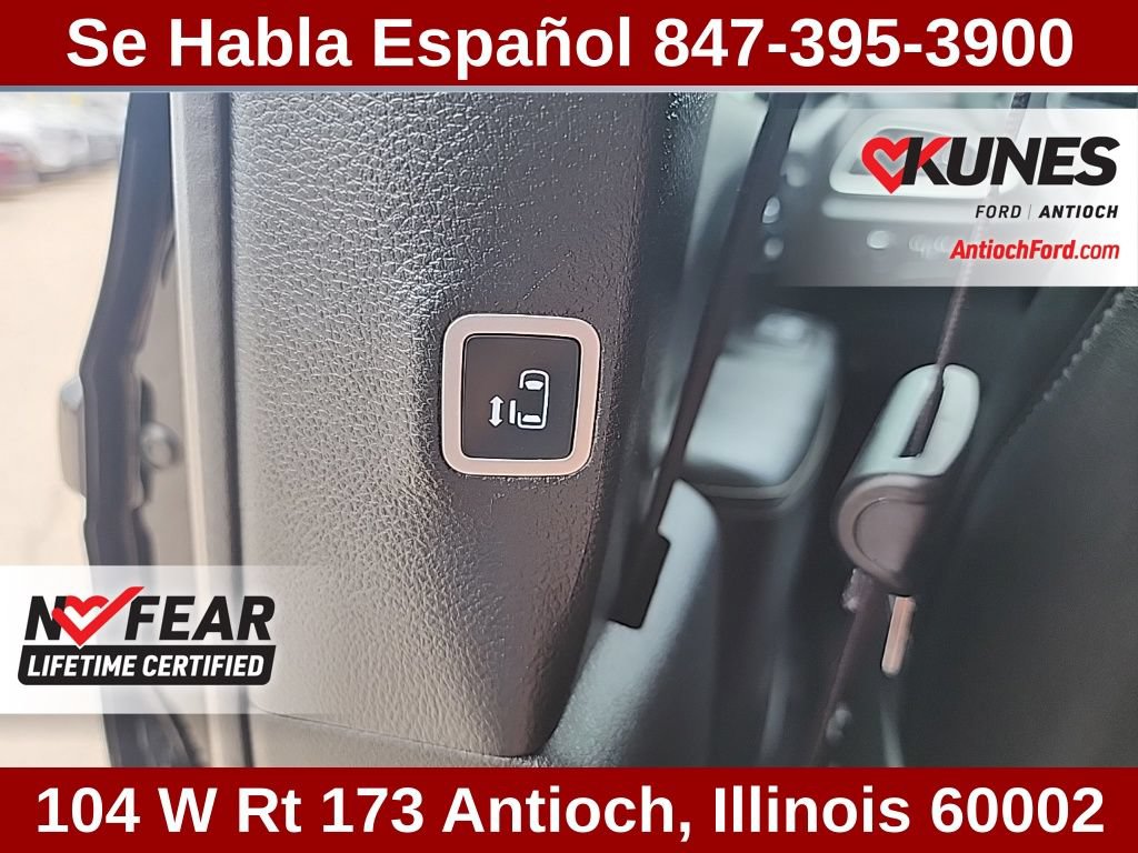 Used 2025 Chrysler Pacifica Select FWD image 42
