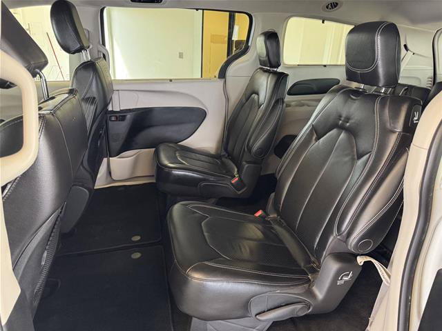 Used 2022 Chrysler Pacifica Touring-L AWD/4WD image 25