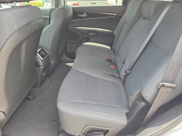 Used 2019 Kia Sorento L FWD image 11