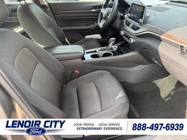 Used 2024 Nissan Altima 2.5 SV FWD image 13