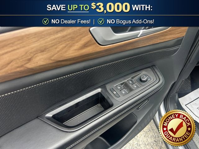 Used 2024 Volkswagen Atlas SE AWD/4WD image 16