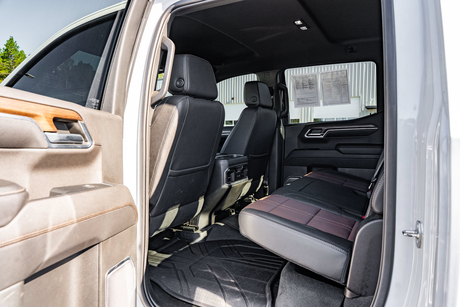 Used 2023 Chevrolet Silverado 1500 High Country w/ Technology Package AWD/4WD image 16