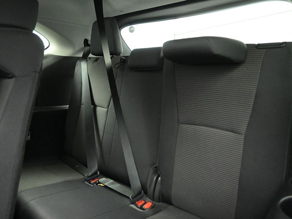 Used 2021 Toyota Highlander LE image 47