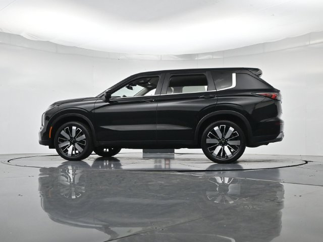 Used 2025 Mitsubishi Outlander SE FWD image 41