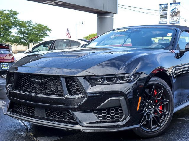 Certified 2025 Ford Mustang GT Premium w/ GT Performance Package image 2