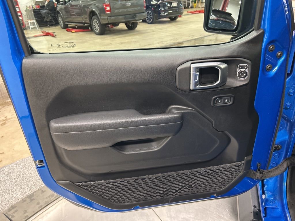 Used 2023 Jeep Gladiator Willys image 13