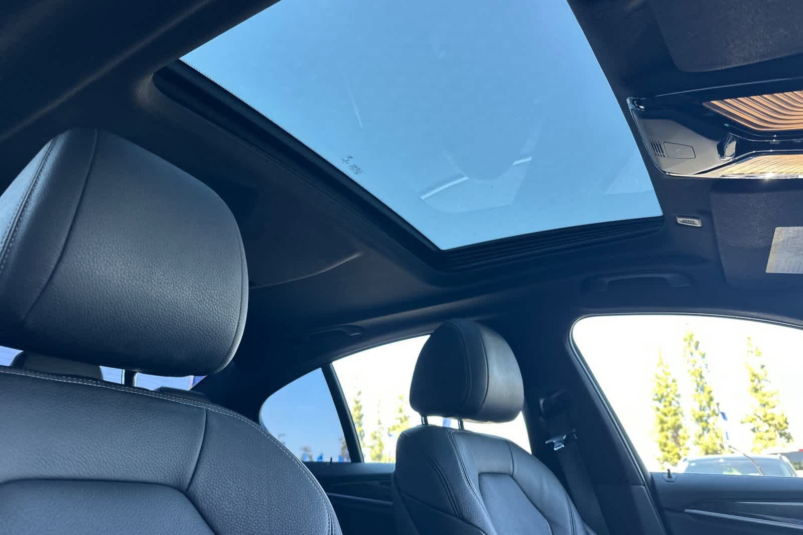 Used 2019 BMW 530i 530i w/ Convenience Package image 17