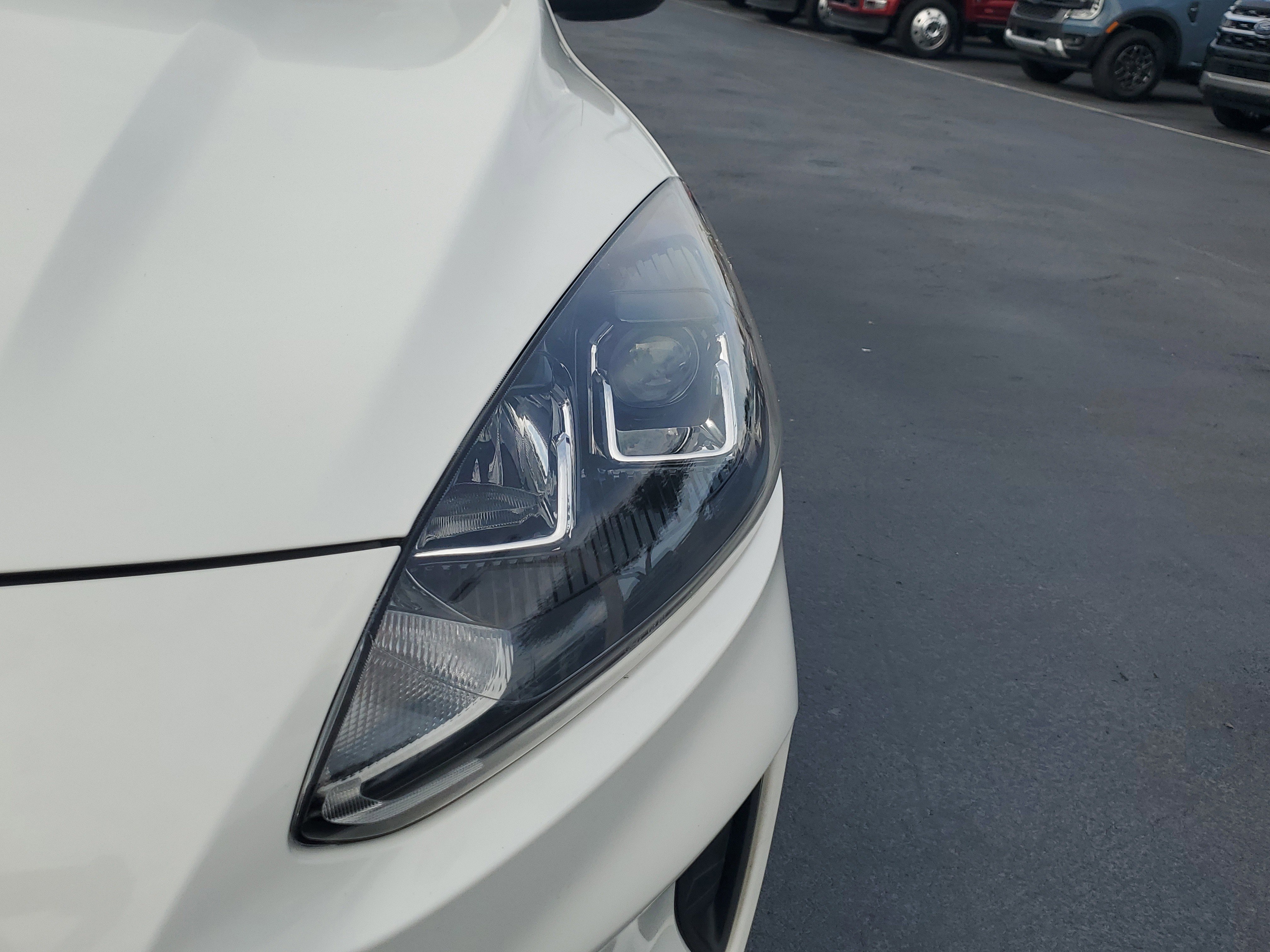 Certified 2021 Ford Escape SE w/ SE Sport Appearance Package image 3