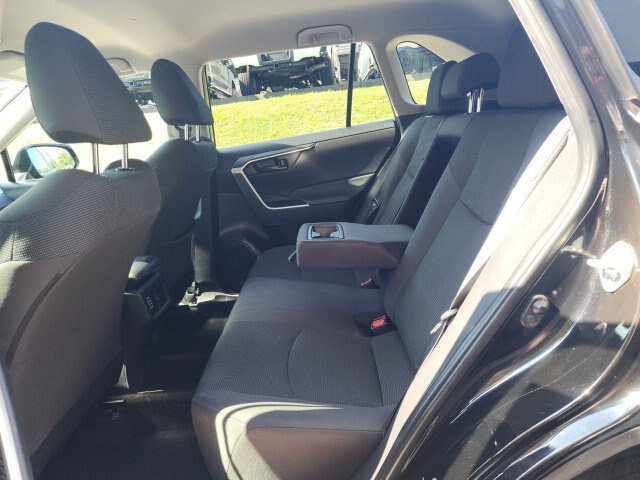 Used 2022 Toyota RAV4 LE AWD/4WD image 12