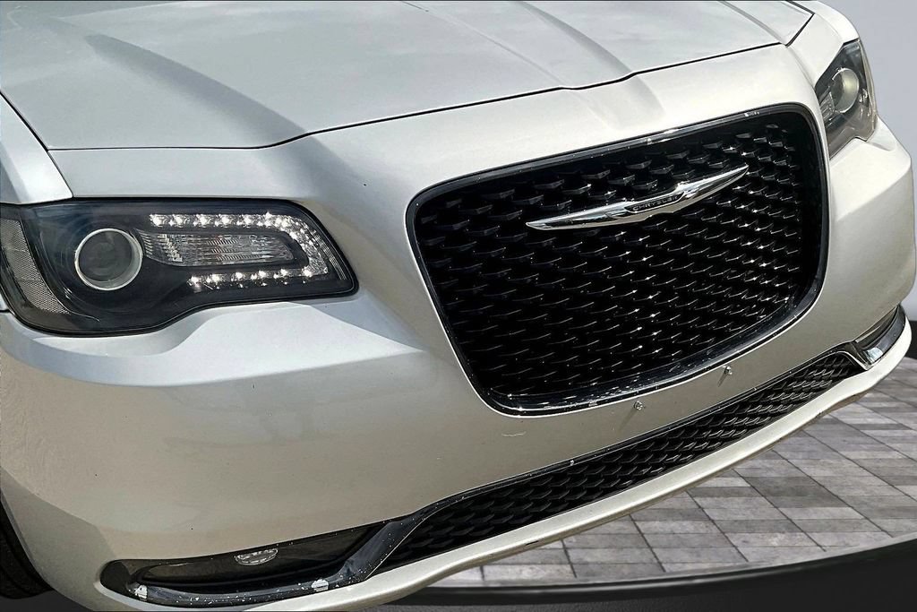 Used 2020 Chrysler 300 S AWD/4WD image 29