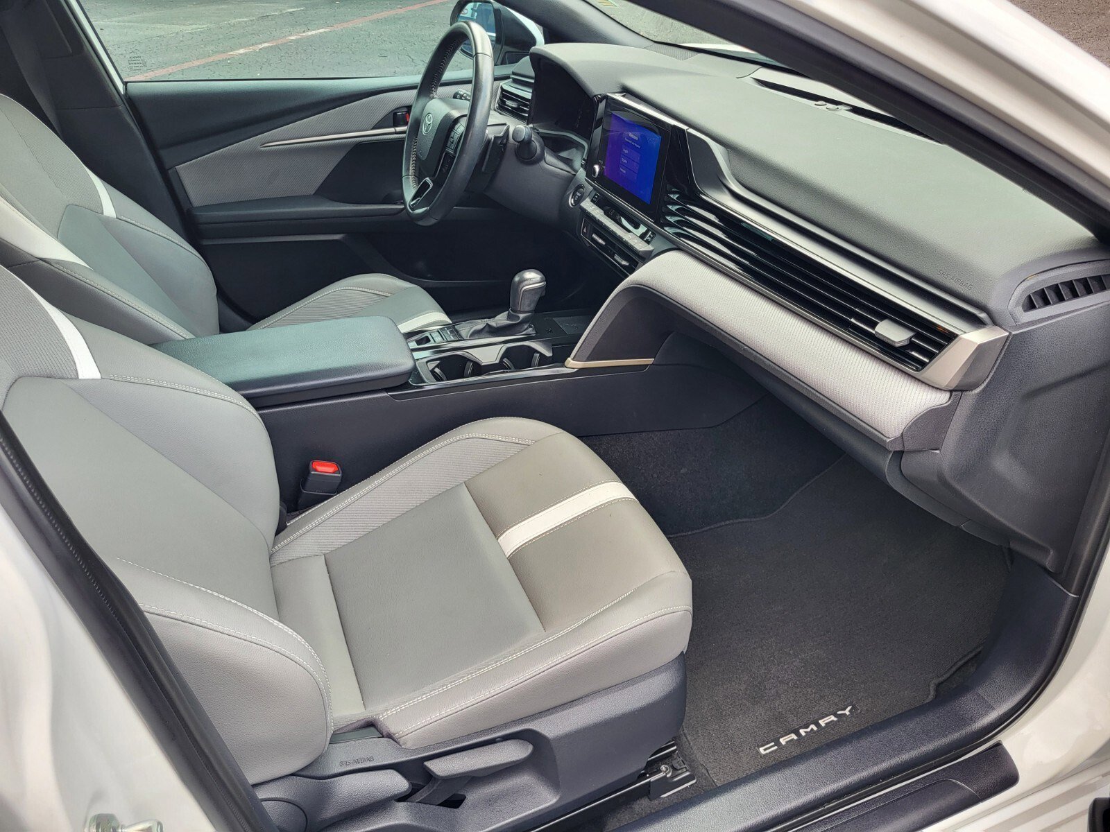 Used 2025 Toyota Camry SE FWD image 13