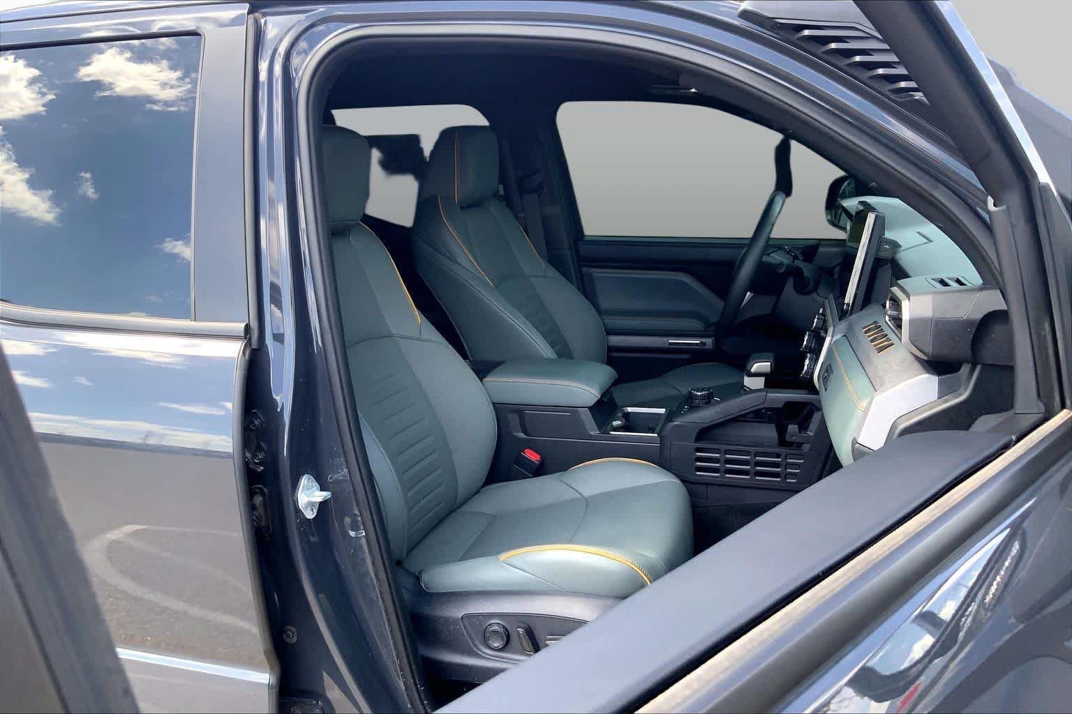 Used 2025 Toyota Tacoma 4x4 Double Cab Hybrid image 9