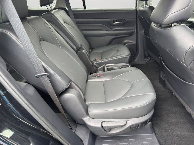 Used 2025 Toyota Grand Highlander AWD image 7