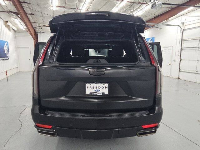 Used 2023 Cadillac Escalade ESV Premium Luxury Platinum AWD/4WD image 33