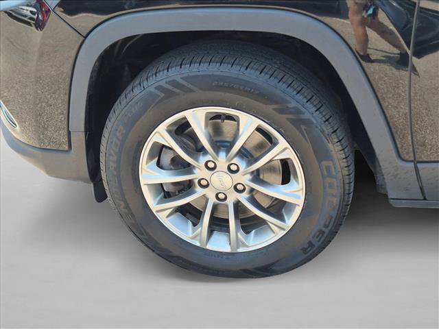 Used 2020 Jeep Cherokee Latitude Plus w/ Cold Weather Group AWD/4WD image 26