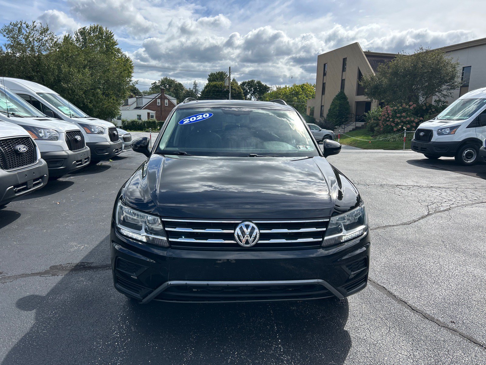 Used 2020 Volkswagen Tiguan SE w/ Panoramic Sunroof Package AWD/4WD image 2