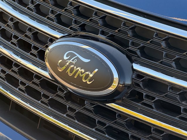 Certified 2020 Ford Explorer XLT w/ Equipment Group 202A AWD/4WD image 25