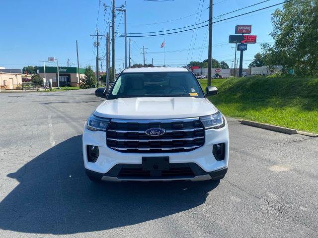 Certified 2025 Ford Explorer Active w/ Active Comfort Package RWD image 3