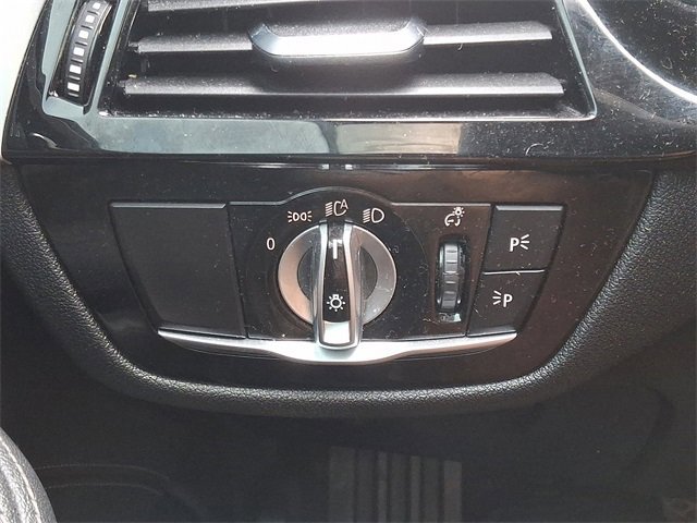 Used 2021 BMW 530i xDrive w/ Premium Package image 25