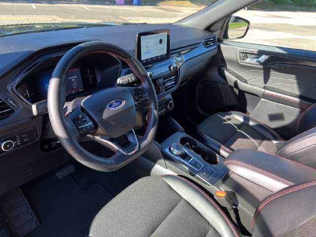 Certified 2025 Ford Escape ST-Line Select AWD/4WD image 18