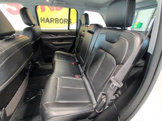 Used 2023 Jeep Grand Cherokee Limited AWD/4WD image 31
