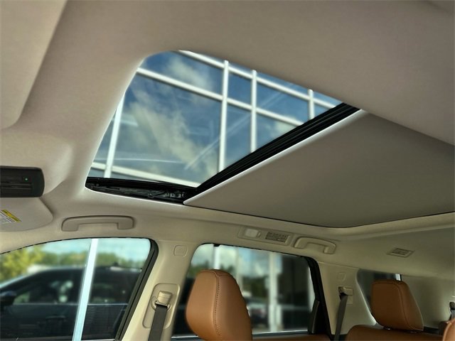 Used 2023 Nissan Pathfinder Platinum w/ Cargo Package image 23