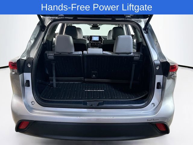 Used 2024 Toyota Highlander XLE FWD image 21