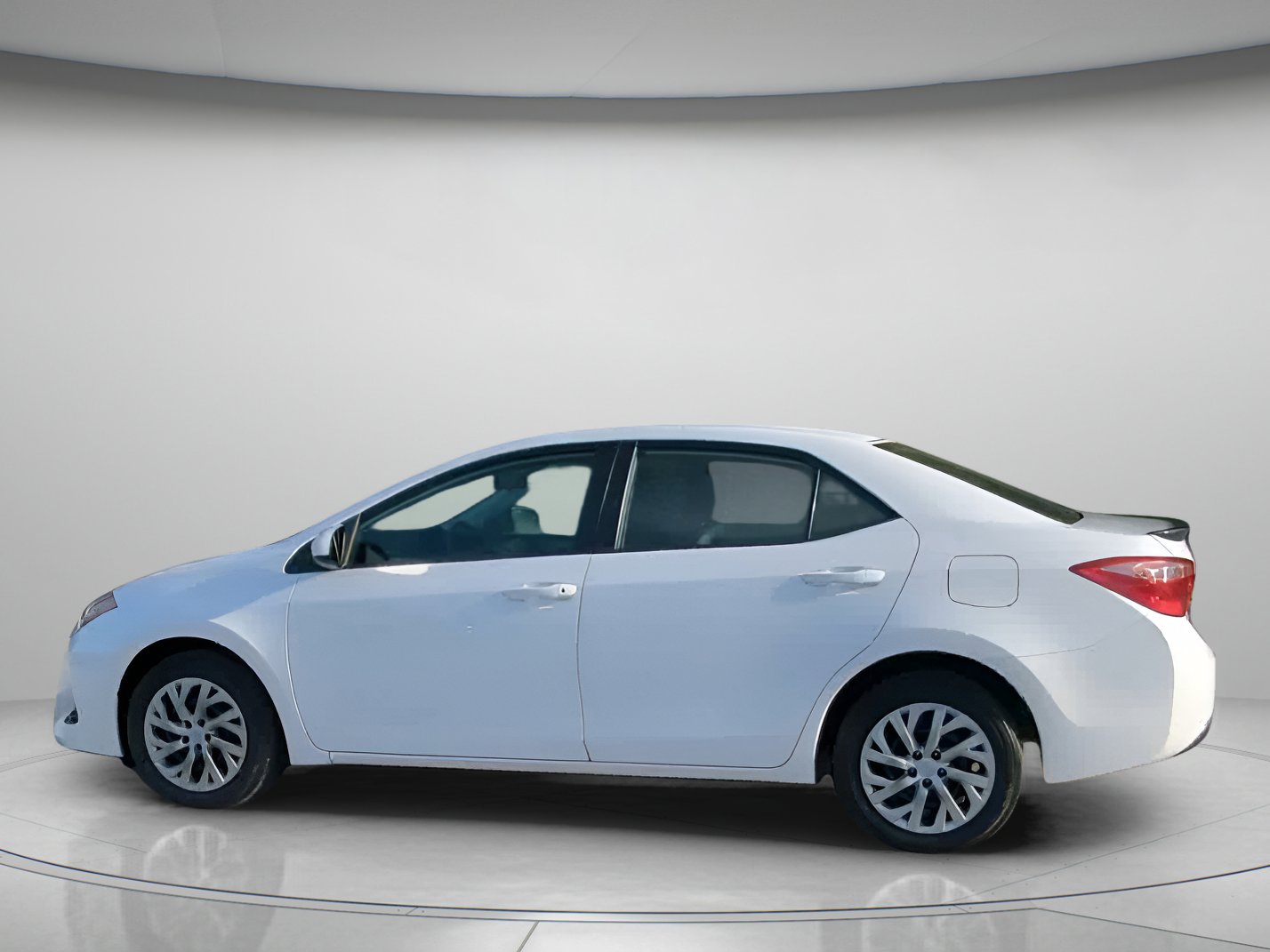 Used 2018 Toyota Corolla LE image 16