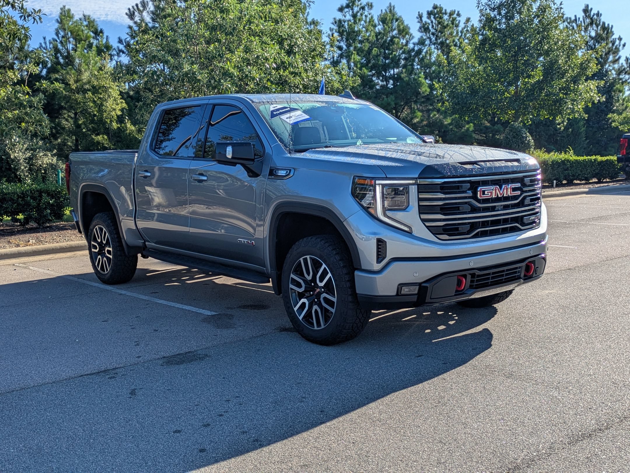 Used 2025 GMC Sierra 1500 AT4 w/ AT4 Premium Package AWD/4WD image 2