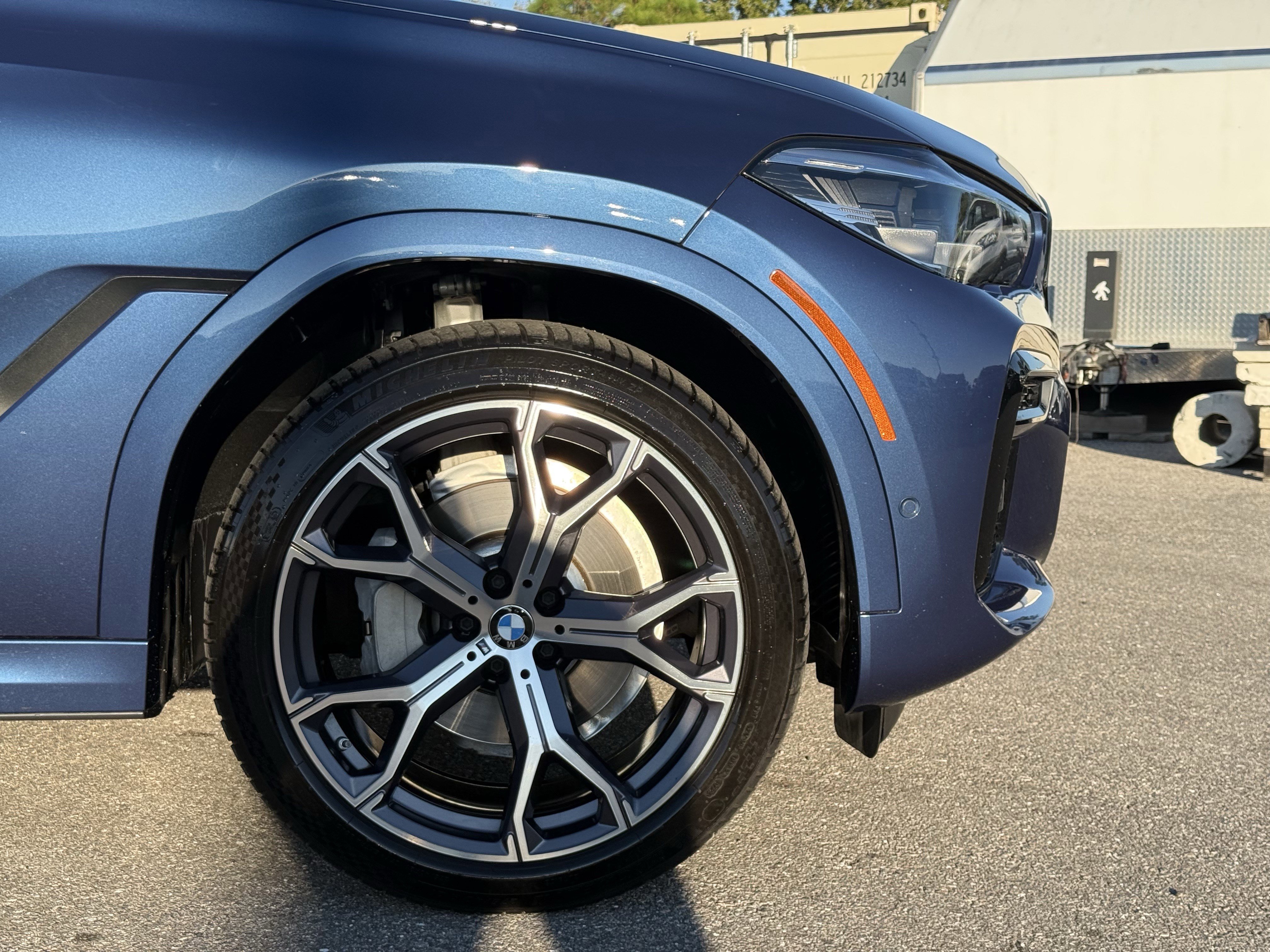 Used 2022 BMW X6 xDrive40i w/ M Sport Package image 11