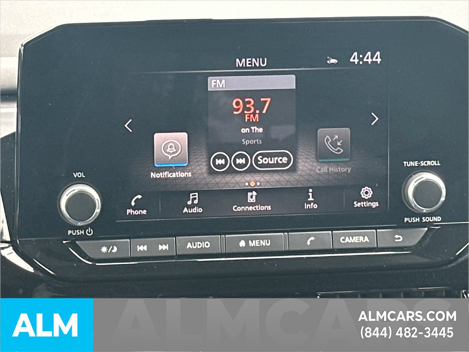 Used 2025 Nissan Pathfinder SV FWD image 32