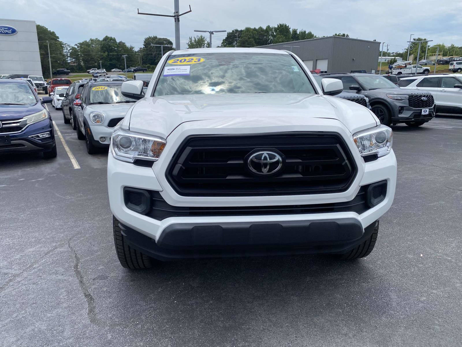 Used 2023 Toyota Tacoma SR AWD/4WD image 2