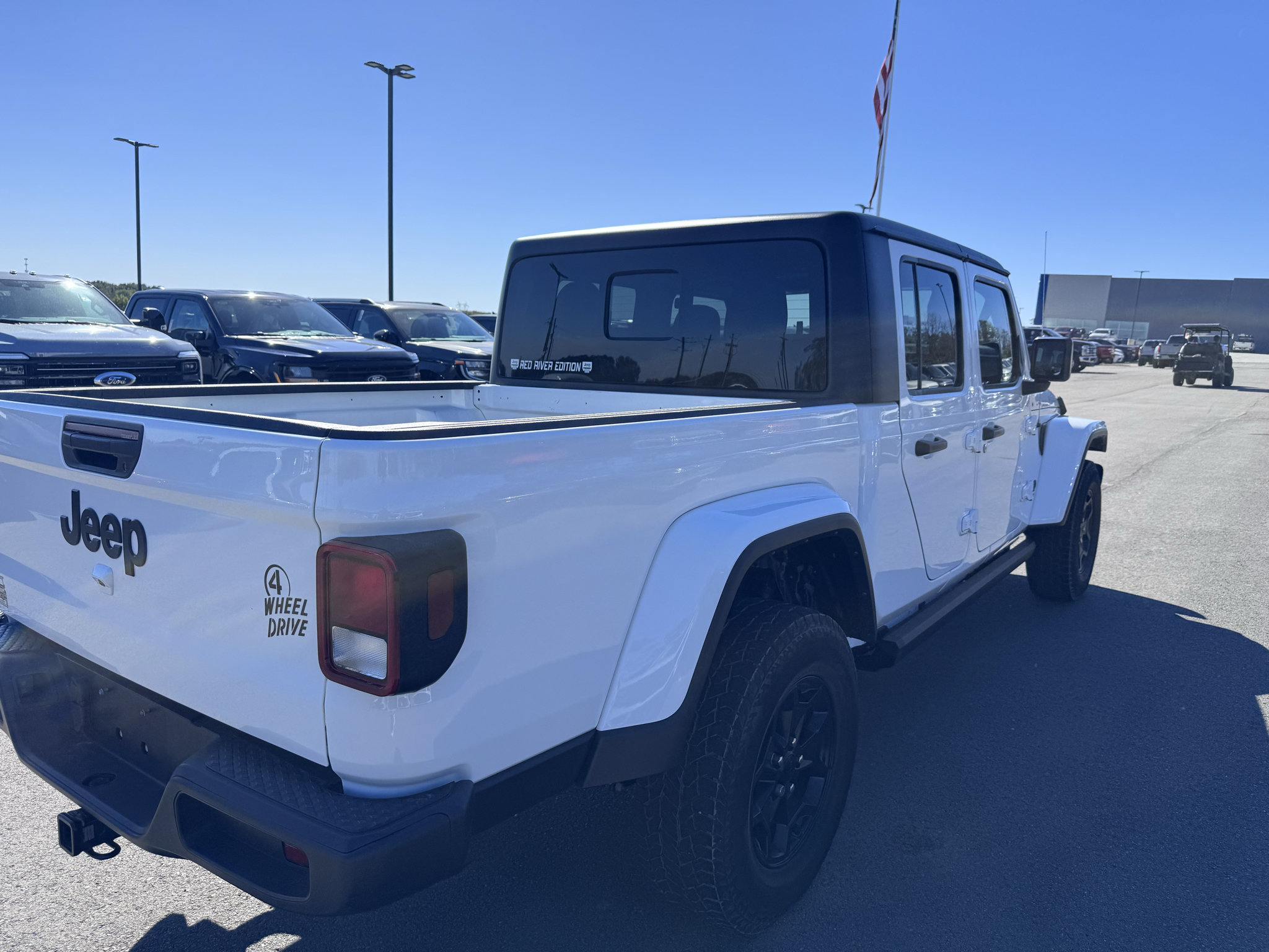 Used 2023 Jeep Gladiator Sport AWD/4WD image 7