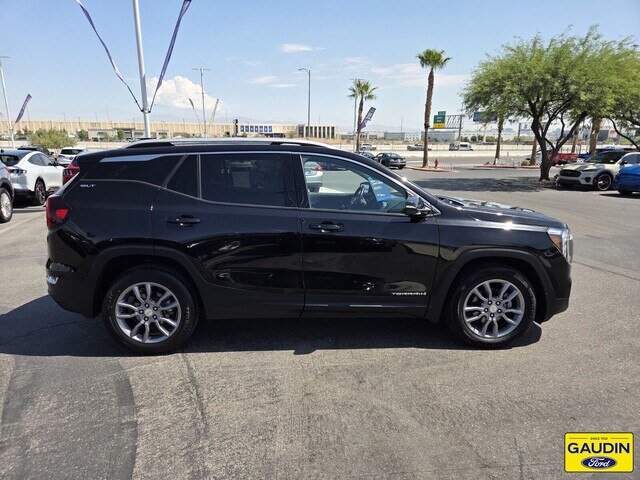 Used 2024 GMC Terrain SLT AWD/4WD image 8