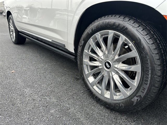 Used 2023 Cadillac Escalade ESV Premium Luxury w/ Performance Package image 13